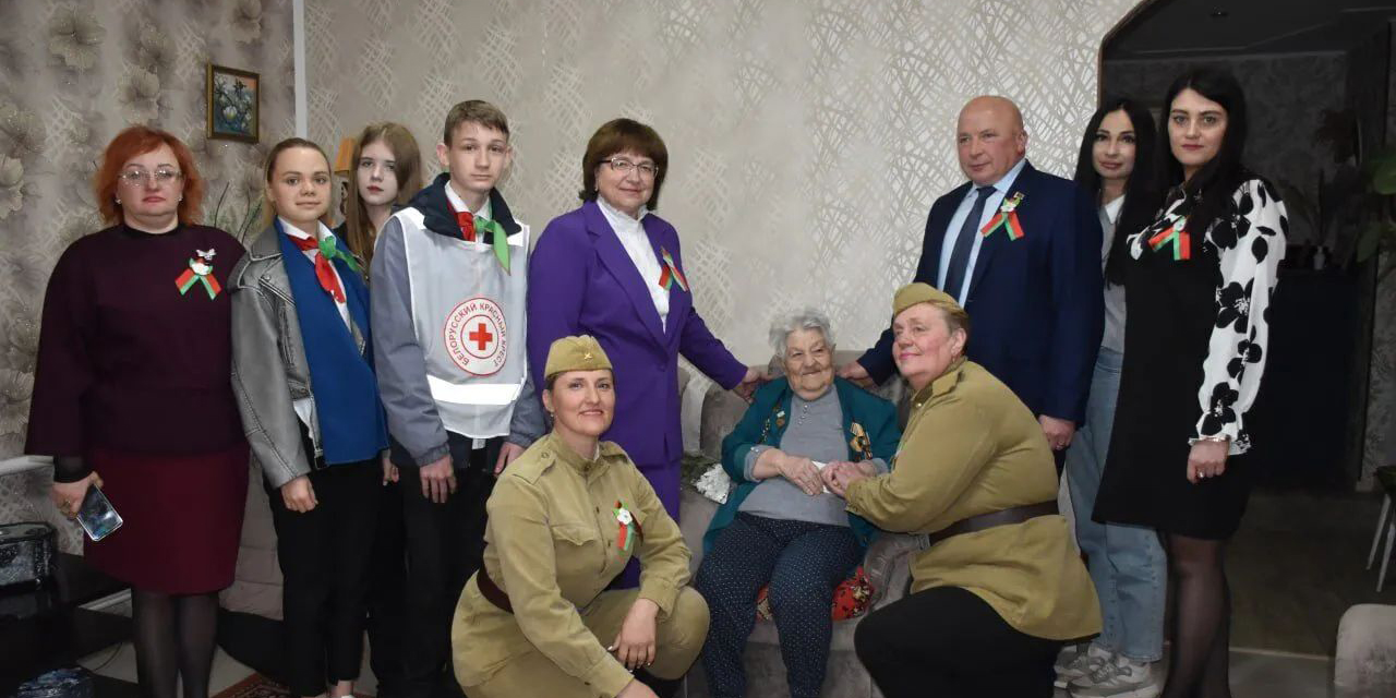 В Кричеве ветеранов поздравили с наступающим праздником Днем Победы и вручили юбилейные медали «80 лет освобождения Беларуси от немецко-фашистских захватчиков»
